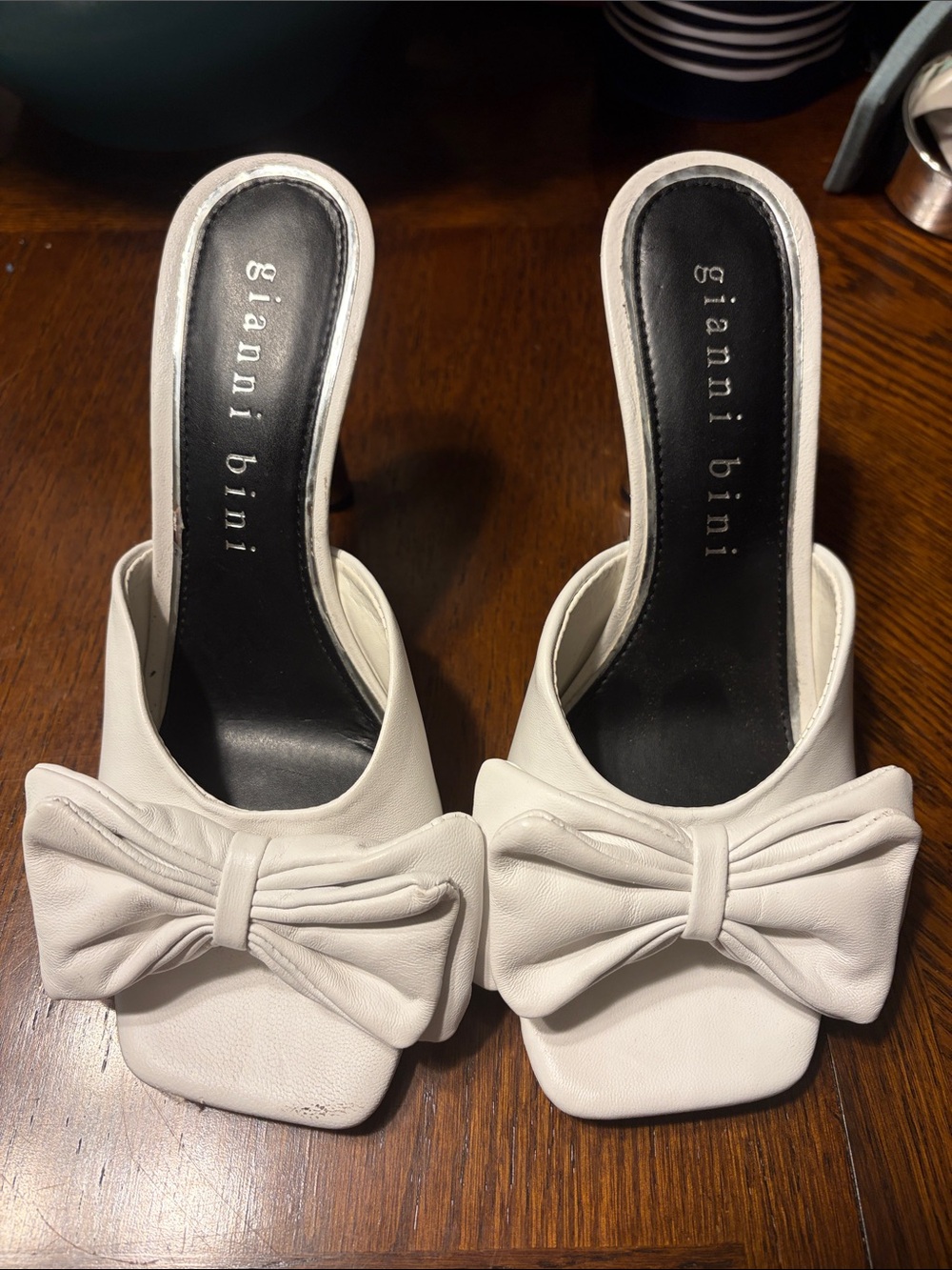 Gianni Bini White Bow Slip-On Mules size 9.5